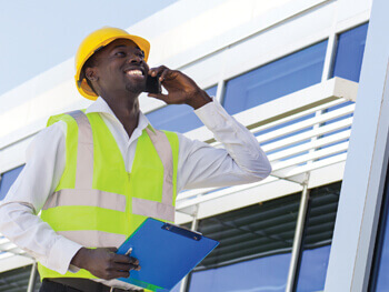 Betlem technician on the phone with a Client